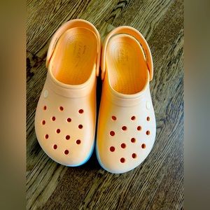 Women’s platform croc